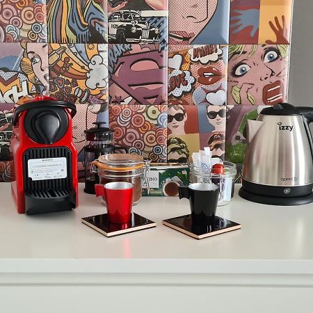 Red Rooms Tsimiski 60 テッサロニキ エクステリア 写真