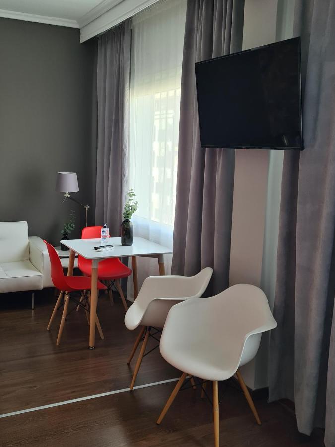 Red Rooms Tsimiski 60 テッサロニキ エクステリア 写真